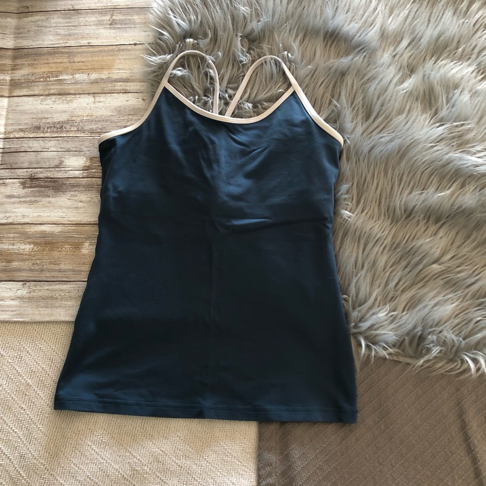 Lululemon blue tank, built in bra, sz 6-8